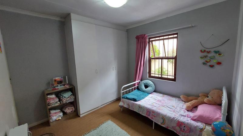 To Let 2 Bedroom Property for Rent in Oakglen Western Cape